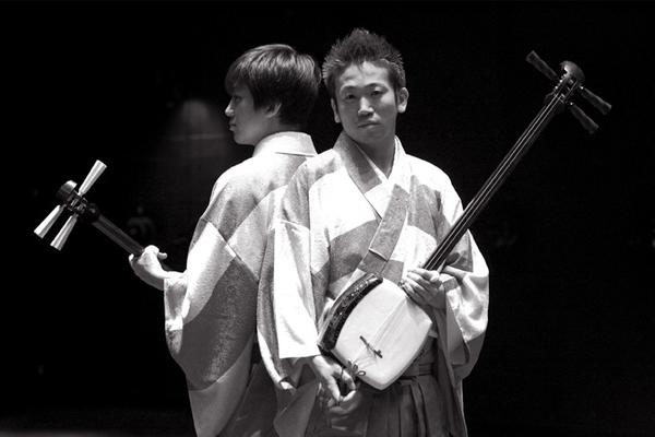 Yoshida Brothers, famoso em todo o mundo por transformar o ritmo tradicional e cadenciado do shamisen em uma releitura jovem e pop