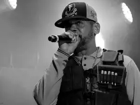 45 anos de Edi Rock, a voz forte da norte