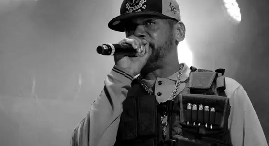 45 anos de Edi Rock, a voz forte da norte