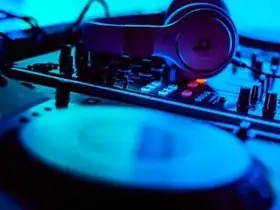 Coletivo de DJs do Nordeste lança documentário sobre cena eletrônica regional