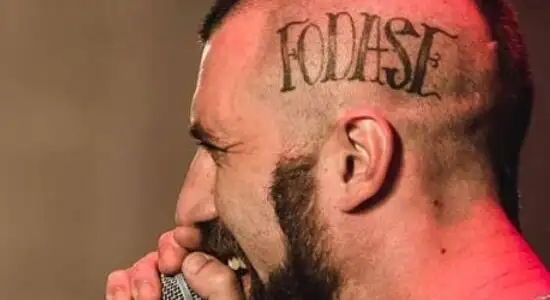 Ditadura feelings: Cert, da ConeCrew, é preso no palco por expressar sua opinião em MG