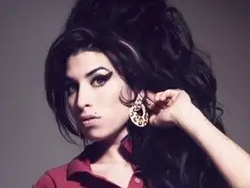 Documentário sobre Amy Winehouse sai nesta semana