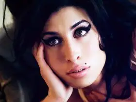 Documentário sobre Amy Winehouse traz "Back to Black" à capela