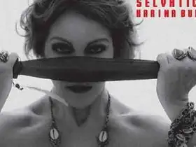 Ensaio fotográfico apoia Karina Buhr, após seu álbum ser censurado no face