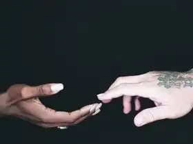 Artistas lançam a música “Hands”, em homenagem às vítimas de Orlando