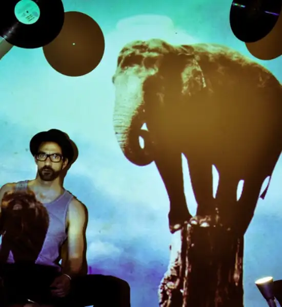 “Sou mais ter uma ideia e experimentar”, conta produtor francês iZem